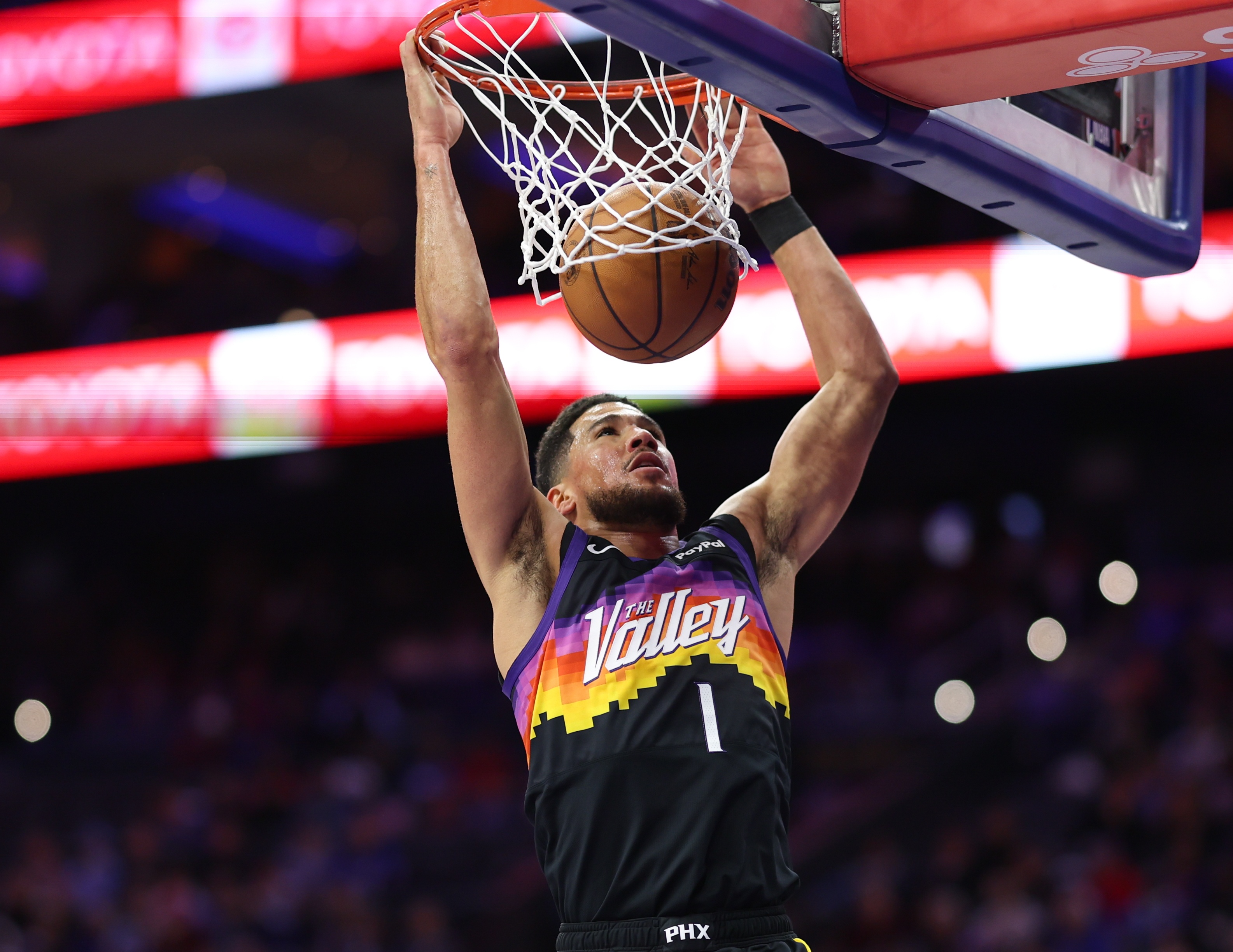 九游体育app官方下载-仍落后湖人2个胜场！布克：我们想要摆脱附加赛区 挺进西部前6